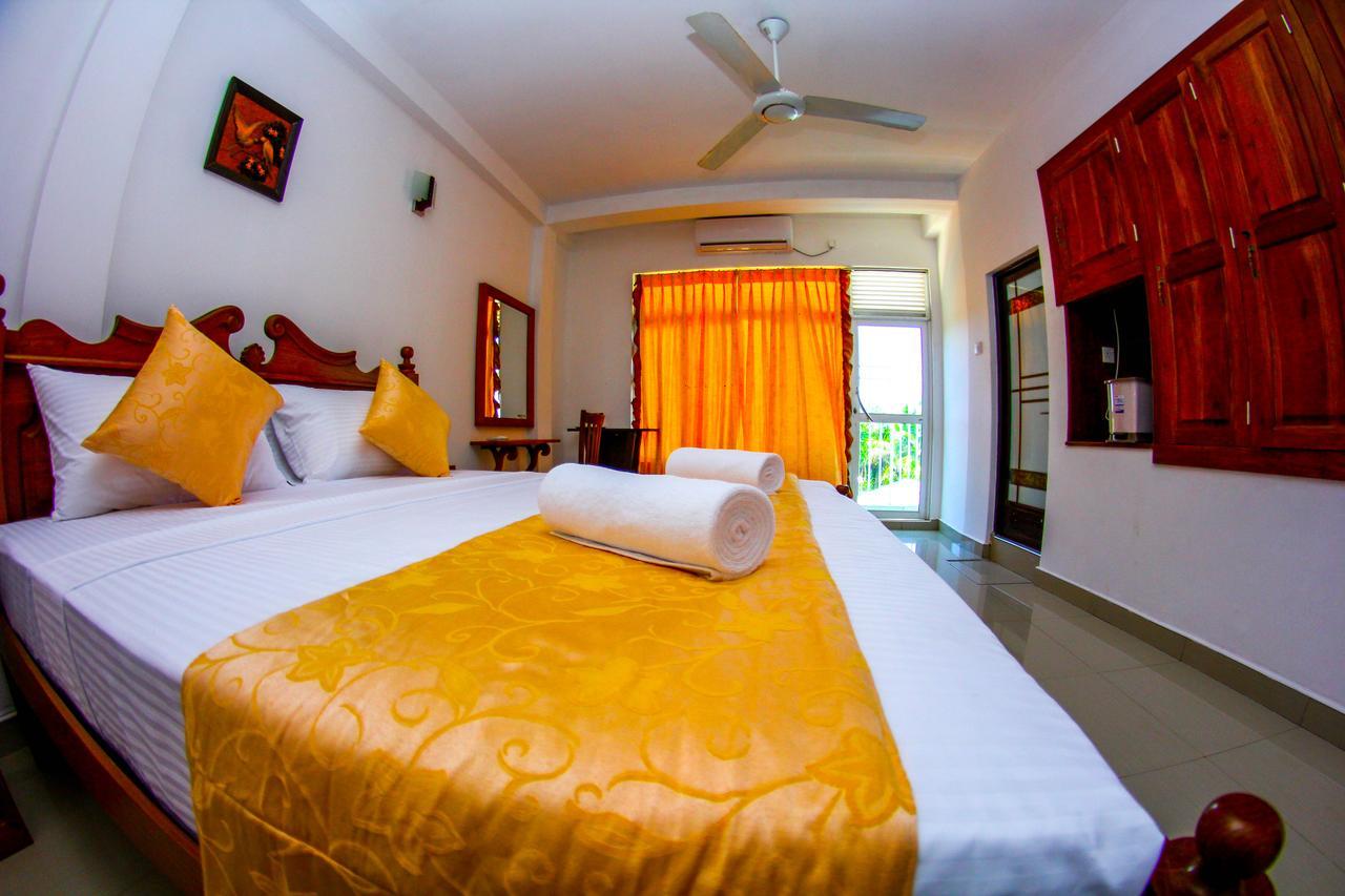 Niwahana Transit City Hotel Katunayaka Exteriér fotografie