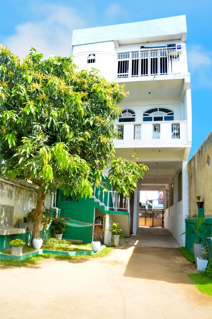 Niwahana Transit City Hotel Katunayaka Exteriér fotografie